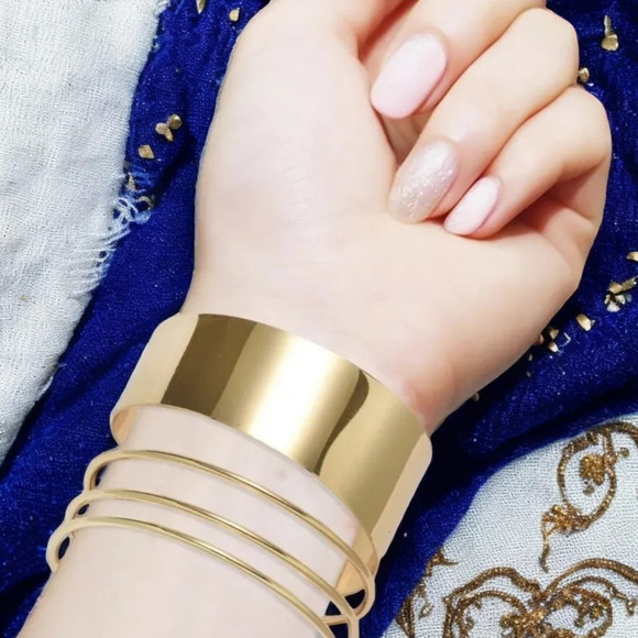 🆕️Bold & Chic Gold-Plated Wide Cuff Bracelet | Trendy Statement Accessory 💛✨ - Picture 4 of 12